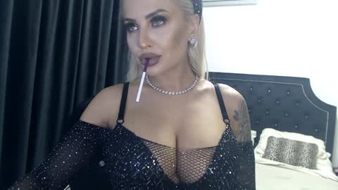 Snapshot of lovelyblondyxxx chatting on 7, 12, 2024 PrAllinXXXa online show from 7, 12, 2024