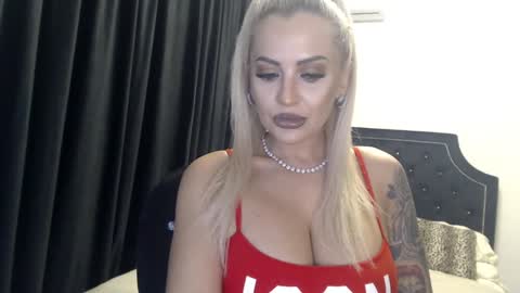 Snapshot of lovelyblondyxxx chatting on 9, 12, 2024 PrAllinXXXa online show from 9, 12, 2024