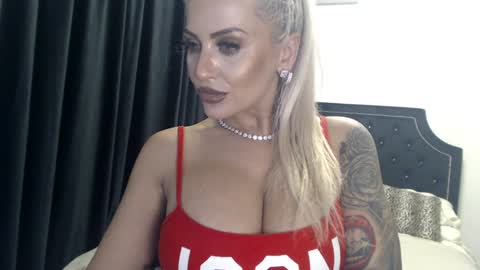 Snapshot of lovelyblondyxxx chatting on 9, 12, 2024 PrAllinXXXa online show from 9, 12, 2024