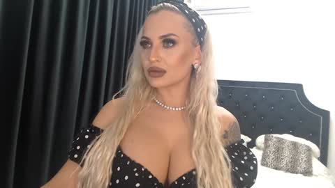 Snapshot of lovelyblondyxxx chatting on 11, 12, 2024 PrAllinXXXa online show from 11, 12, 2024