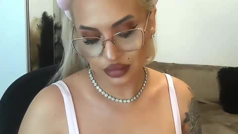 Snapshot of lovelyblondyxxx chatting on 13, 3, 2026 PrAllinXXXa online show from 13, 3, 2026