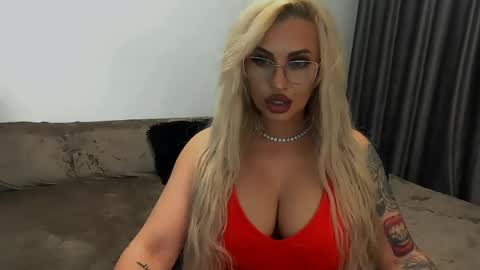 Snapshot of lovelyblondyxxx chatting on 16, 3, 2026 PrAllinXXXa online show from 16, 3, 2026