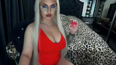 Snapshot of lovelyblondyxxx chatting on 29, 3, 2026 PrAllinXXXa online show from 29, 3, 2026