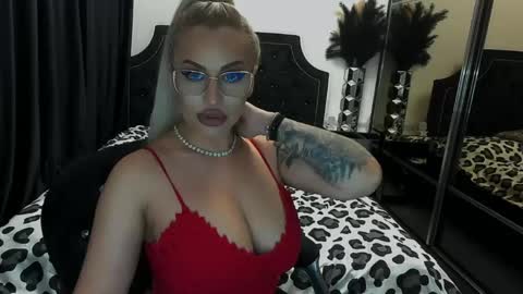 Snapshot of lovelyblondyxxx chatting on 3, 5, 2026 PrAllinXXXa online show from 3, 5, 2026