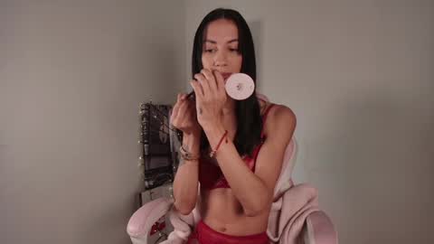 lovelycaroll online show from 4, 1, 2025