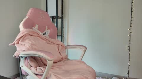 lovelycaroll online show from 18, 1, 2025