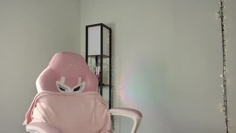 lovelycaroll online show from 1, 2, 2025