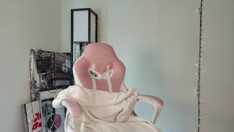 lovelycaroll online show from 8, 2, 2025