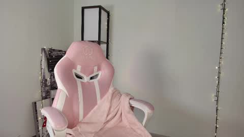 lovelycaroll online show from 13, 2, 2025