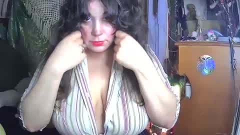 Snapshot of lovelylala chatting on 8, 12, 2024 lala online show from 8, 12, 2024