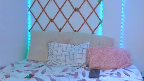 Snapshot of lovelymoon_ chatting on 7, 7, 2026 lovelymoon_ online show from 7, 7, 2026