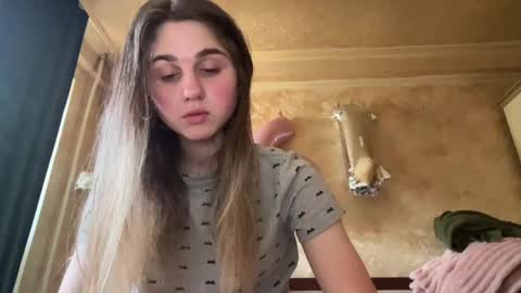 Snapshot of lovelysilk_63 chatting on 24, 5, 2026 ELA online show from 24, 5, 2026