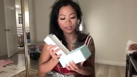 lovelyxmacii online show from 17, 6, 2026