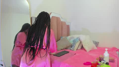 L O V E  online show from 30, 1, 2025