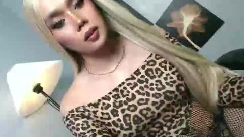 Snapshot of lovers_moon22 chatting on 19, 4, 2026 lovers moon22 online show from 19, 4, 2026