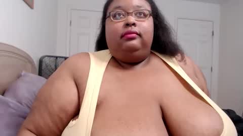 Snapshot of loves_aura chatting on 25, 10, 2025 Alyson online show from 25, 10, 2025