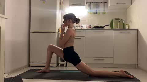 lovesstation online show from 18, 1, 2025