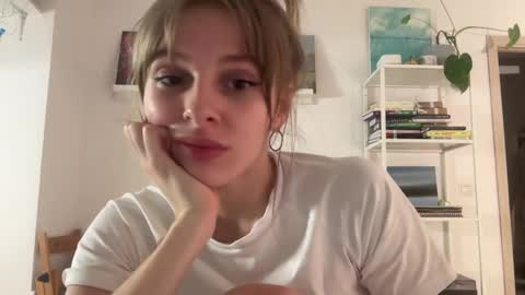 lovesstation online show from 3, 2, 2025