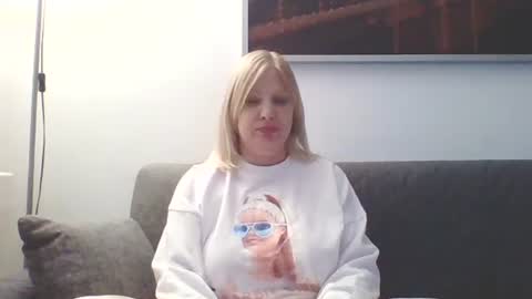 Snapshot of lovestar544963 chatting on 16, 12, 2024 Marlyn online show from 16, 12, 2024