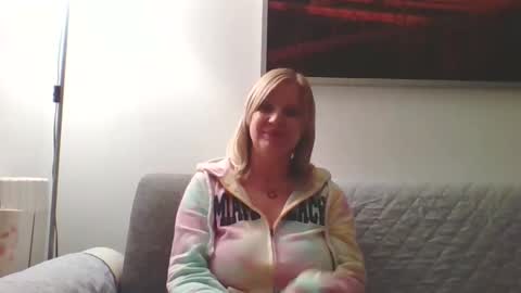 Snapshot of lovestar544963 chatting on 26, 11, 2025 Marlyn online show from 26, 11, 2025