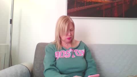 Snapshot of lovestar544963 chatting on 29, 11, 2025 Marlyn online show from 29, 11, 2025