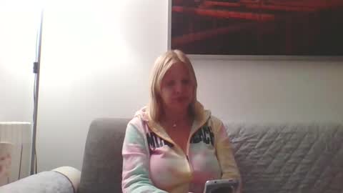 Snapshot of lovestar544963 chatting on 4, 12, 2025 Marlyn online show from 4, 12, 2025