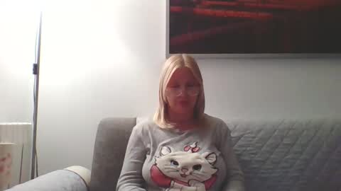 Snapshot of lovestar544963 chatting on 7, 4, 2026 Marlyn online show from 7, 4, 2026