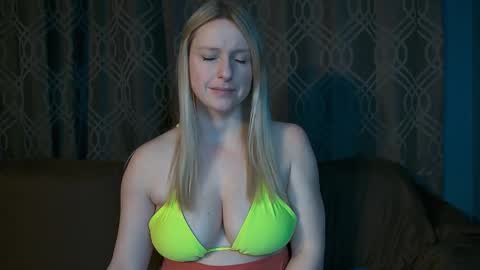 Snapshot of lovingsummer chatting on 2, 4, 2026 Summer online show from 2, 4, 2026