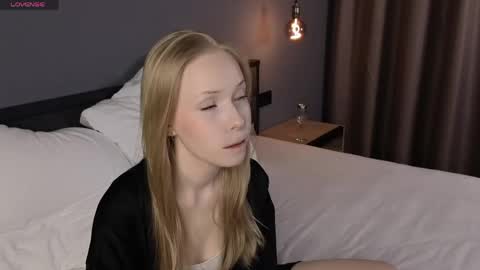 Snapshot of lovvielov chatting on 27, 5, 2026 Diane online show from 27, 5, 2026