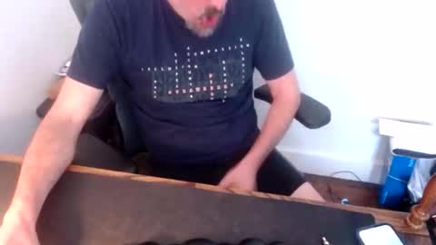 Snapshot of lreed090 chatting on 13, 4, 2026 lreed090 online show from 13, 4, 2026