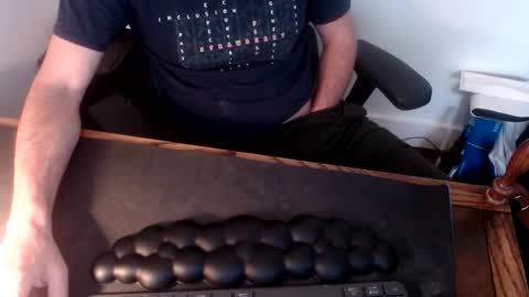 Snapshot of lreed090 chatting on 14, 4, 2026 lreed090 online show from 14, 4, 2026