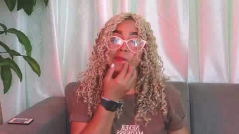 Snapshot of luana_curly chatting on 20, 4, 2026 luana_curly online show from 20, 4, 2026