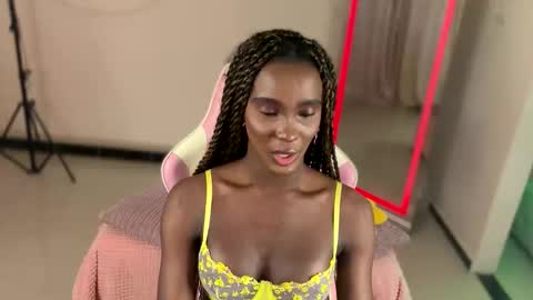 Snapshot of luanarisque chatting on 24, 4, 2026 IG luana orq online show from 24, 4, 2026