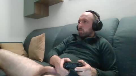 Snapshot of lucabeech88 chatting on 4, 11, 2025 Luca online show from 4, 11, 2025