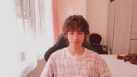 Snapshot of lucas_xo chatting on 9, 10, 2025 lucas_xo online show from 9, 10, 2025