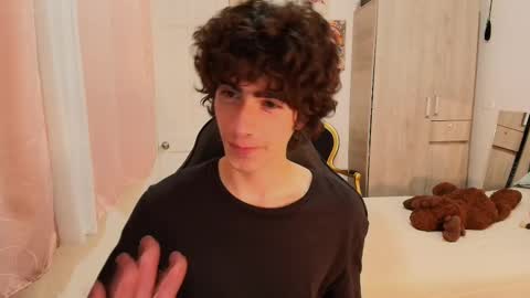 Snapshot of lucas_xo chatting on 25, 10, 2025 lucas_xo online show from 25, 10, 2025