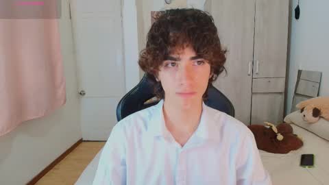 Snapshot of lucas_xo chatting on 17, 12, 2025 lucas_xo online show from 17, 12, 2025