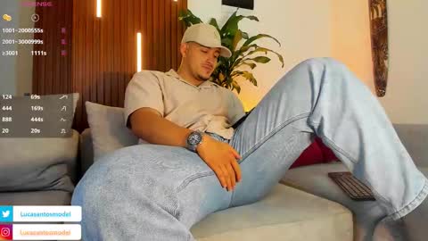 Snapshot of lucasanto_ chatting on 14, 11, 2025 LUCA SANTOS online show from 14, 11, 2025