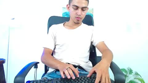 Snapshot of lucass_18 chatting on 18, 4, 2026 Lucas online show from 18, 4, 2026