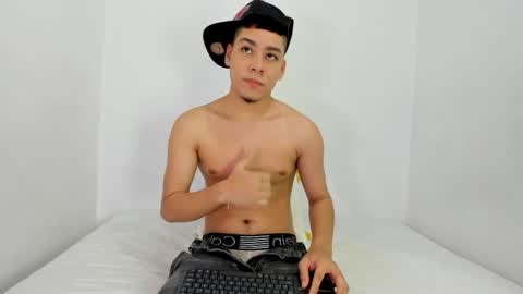 Snapshot of lucastorrez01 chatting on 4, 4, 2026 LUCAS TORREZ online show from 4, 4, 2026