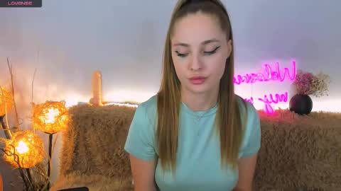 Snapshot of lucia_lucky chatting on 8, 10, 2025 Sindy online show from 8, 10, 2025