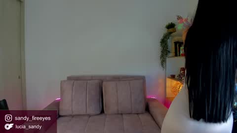 Lu   Intagramsandy fireeyes online show from 3, 12, 2024