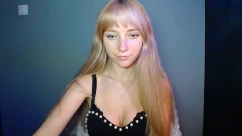 Snapshot of luciacam20 chatting on 28, 9, 2025 Lucy online show from 28, 9, 2025