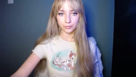 Snapshot of luciacam20 chatting on 23, 10, 2025 Lucy online show from 23, 10, 2025