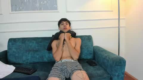 Snapshot of lucian_davi chatting on 19, 12, 2024 Pirulo online show from 19, 12, 2024