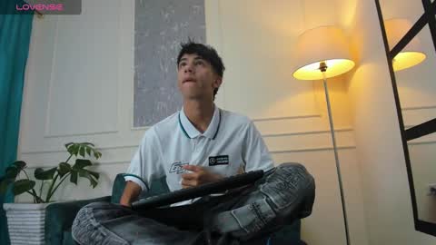 Snapshot of lucian_davi chatting on 29, 12, 2024 Pirulo online show from 29, 12, 2024