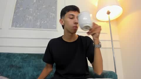 Snapshot of lucian_davi chatting on 1, 10, 2025 Pirulo online show from 1, 10, 2025