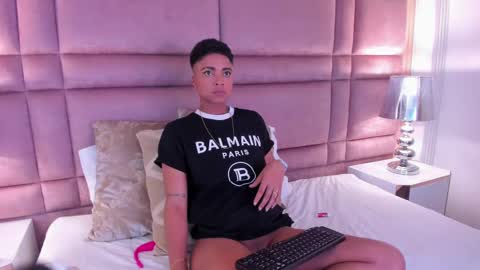  lucia wallace  online show from 19, 2, 2025