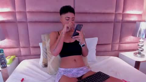  lucia wallace  online show from 5, 3, 2025