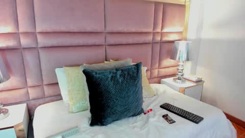  lucia wallace  online show from 11, 10, 2025